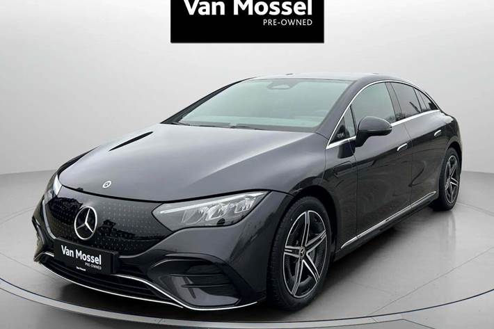 Grå Mercedes EQE350 fra 2024 set udefra