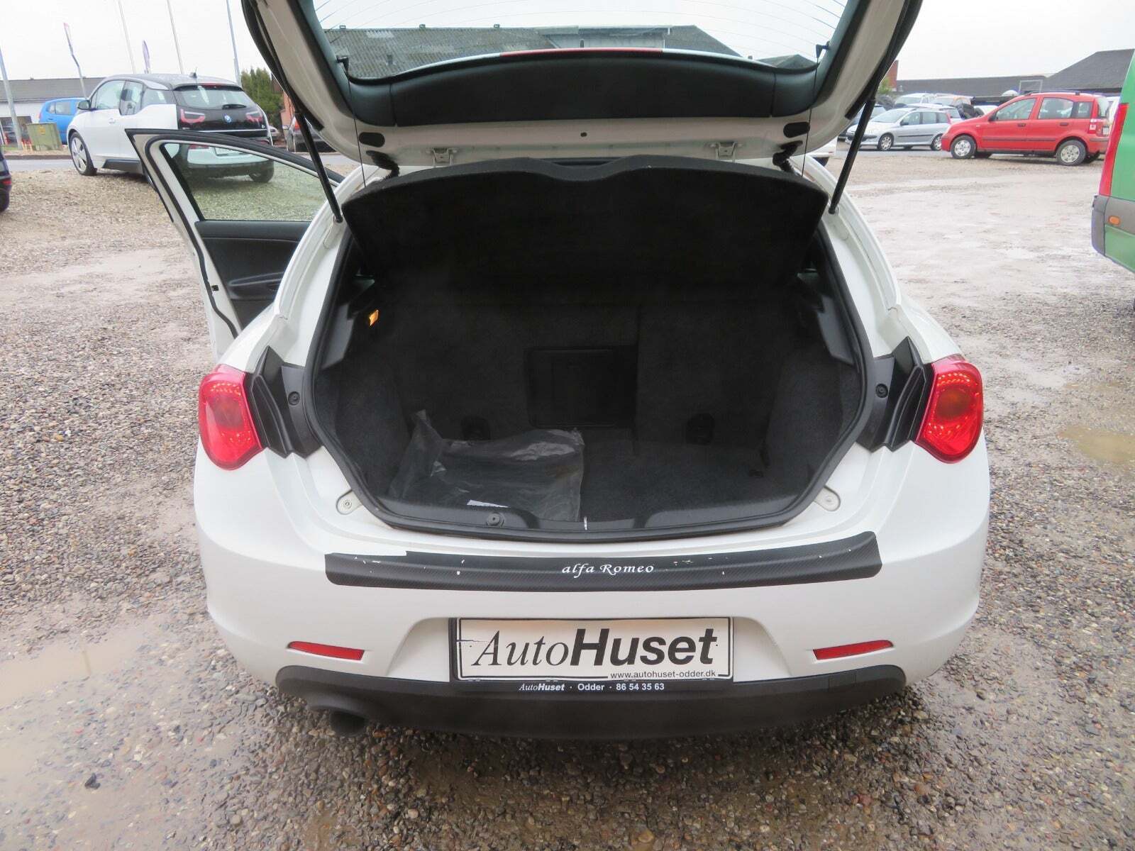 Hvid Alfa Romeo Giulietta fra 2011