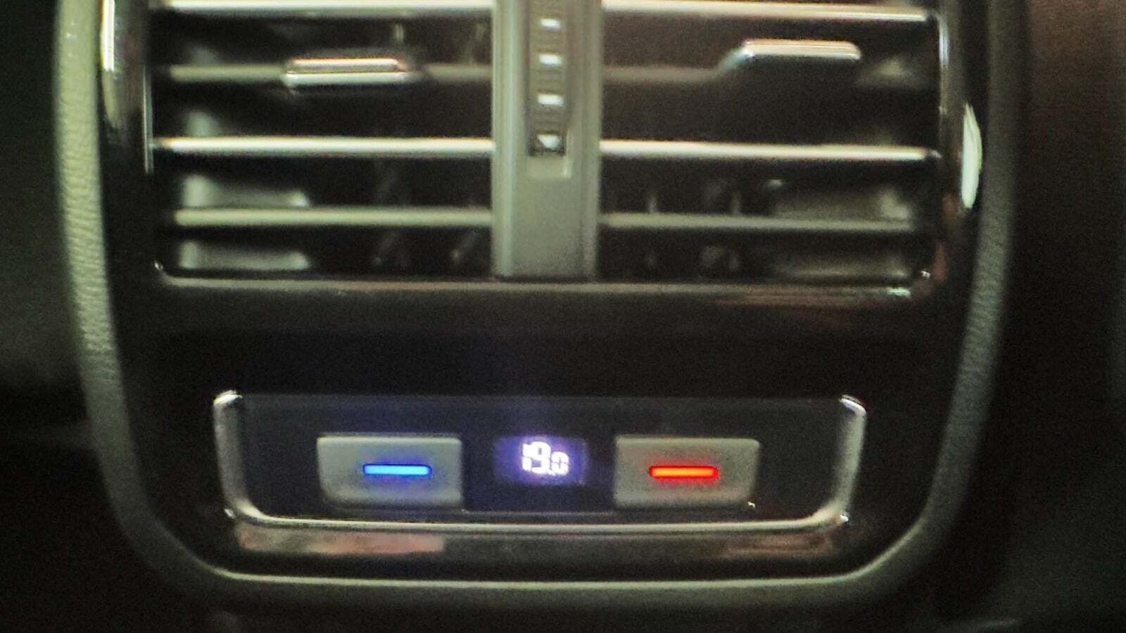 Sølv VW Passat fra 2019