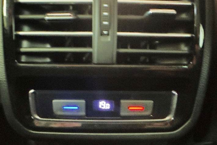 Sølv VW Passat fra 2019