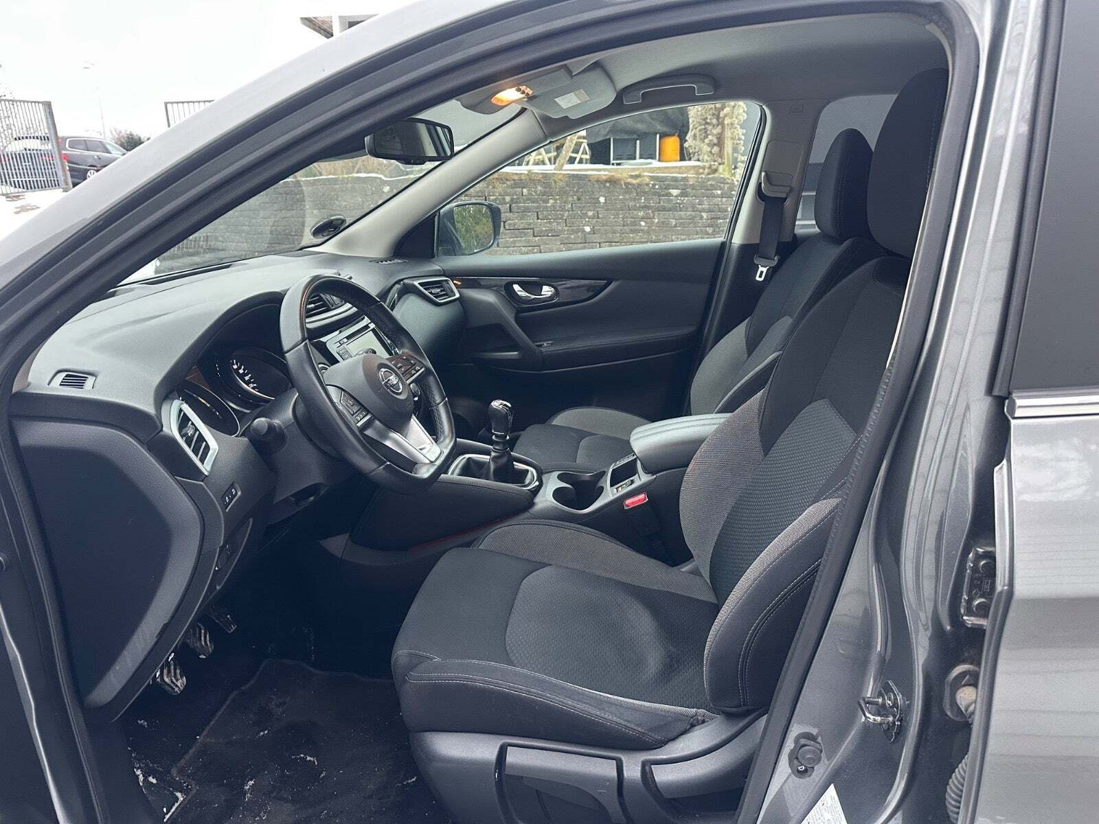 Grå Nissan Qashqai fra 2020