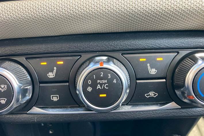 Orange Nissan Micra fra 2017