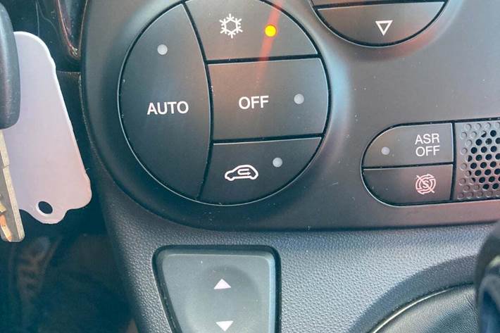 Sort Fiat 500 fra 2014