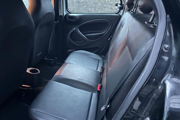 Hvid Smart ForFour fra 2015 set indefra