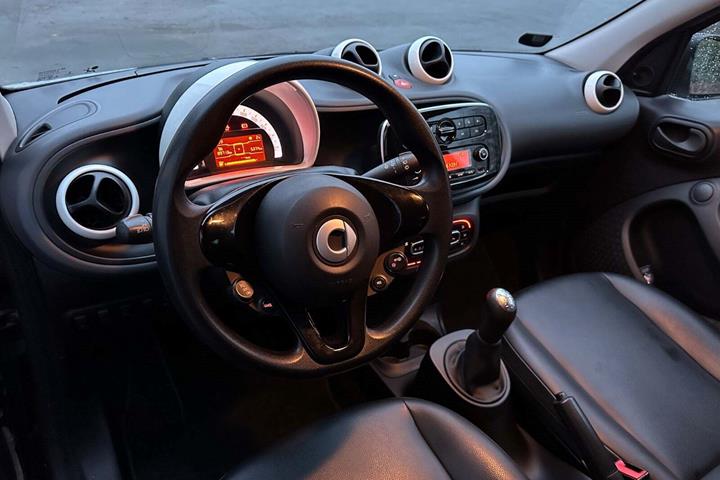 Hvid Smart ForFour fra 2015 set indefra