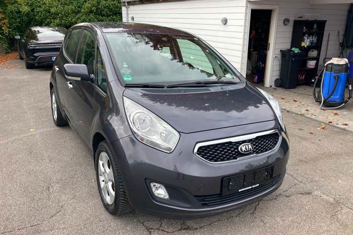 Grå Kia Venga fra 2013 set udefra
