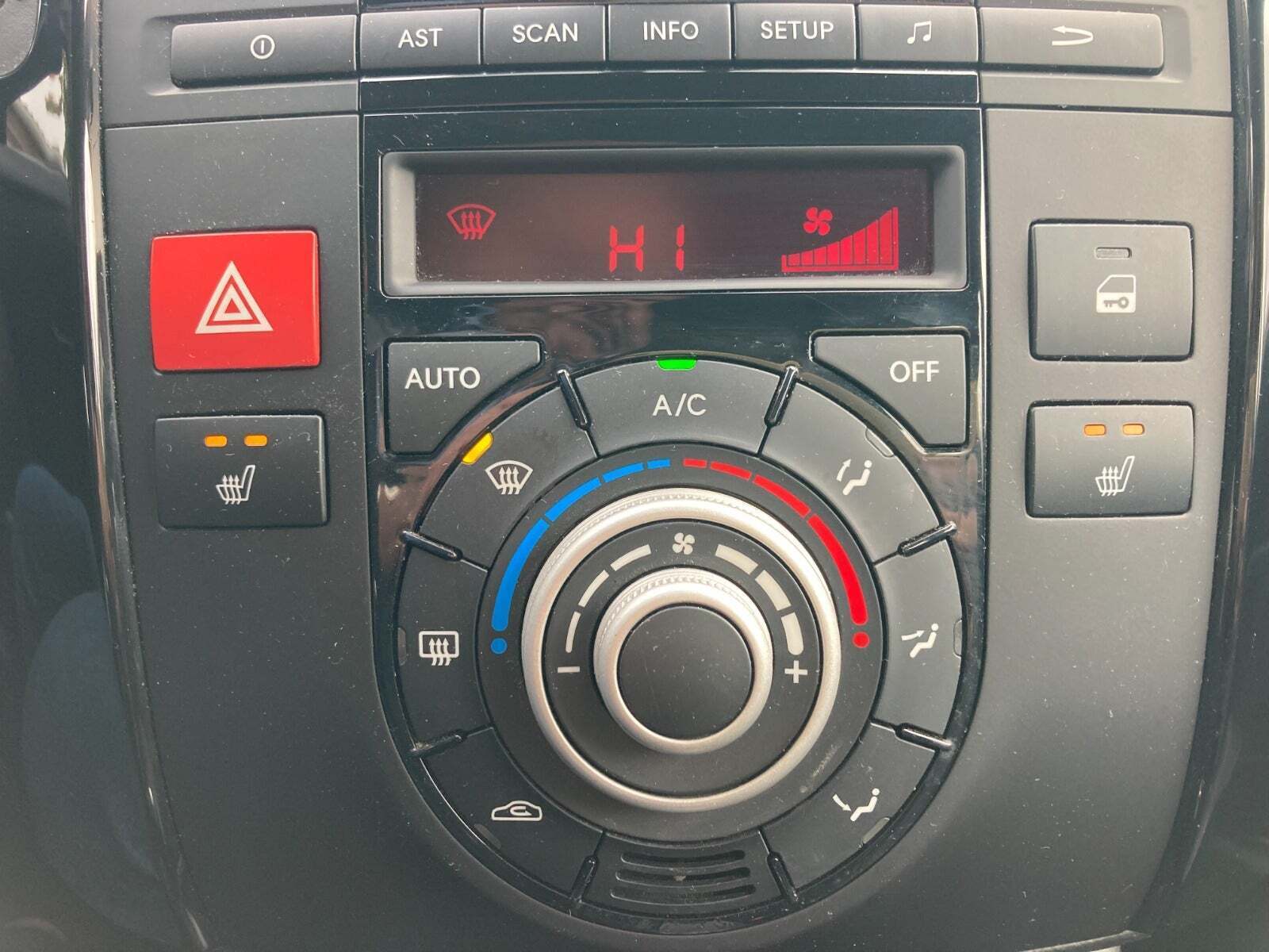 Grå Kia Venga fra 2013