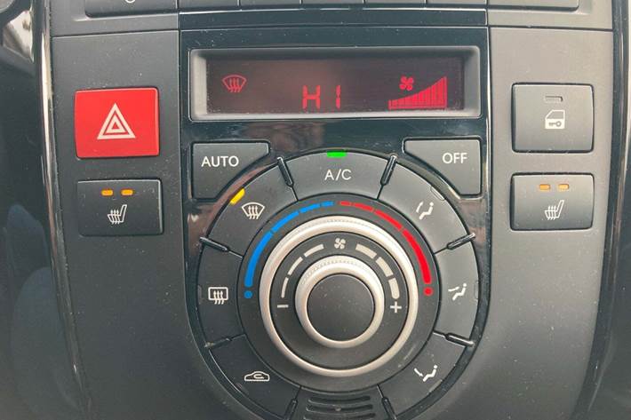 Grå Kia Venga fra 2013