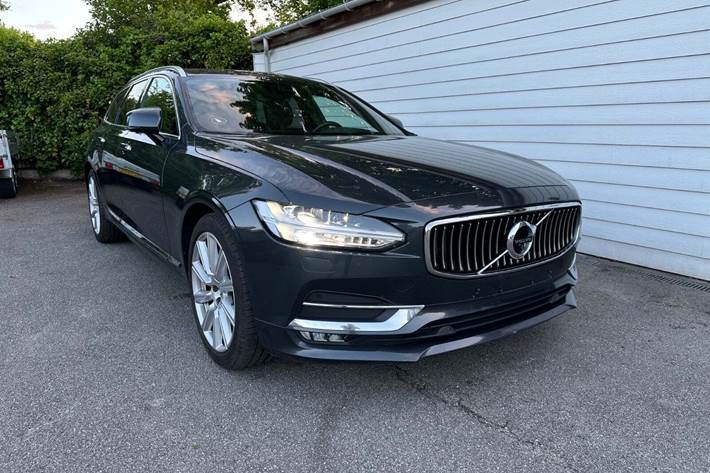 Grå Volvo V90 fra 2018 set udefra