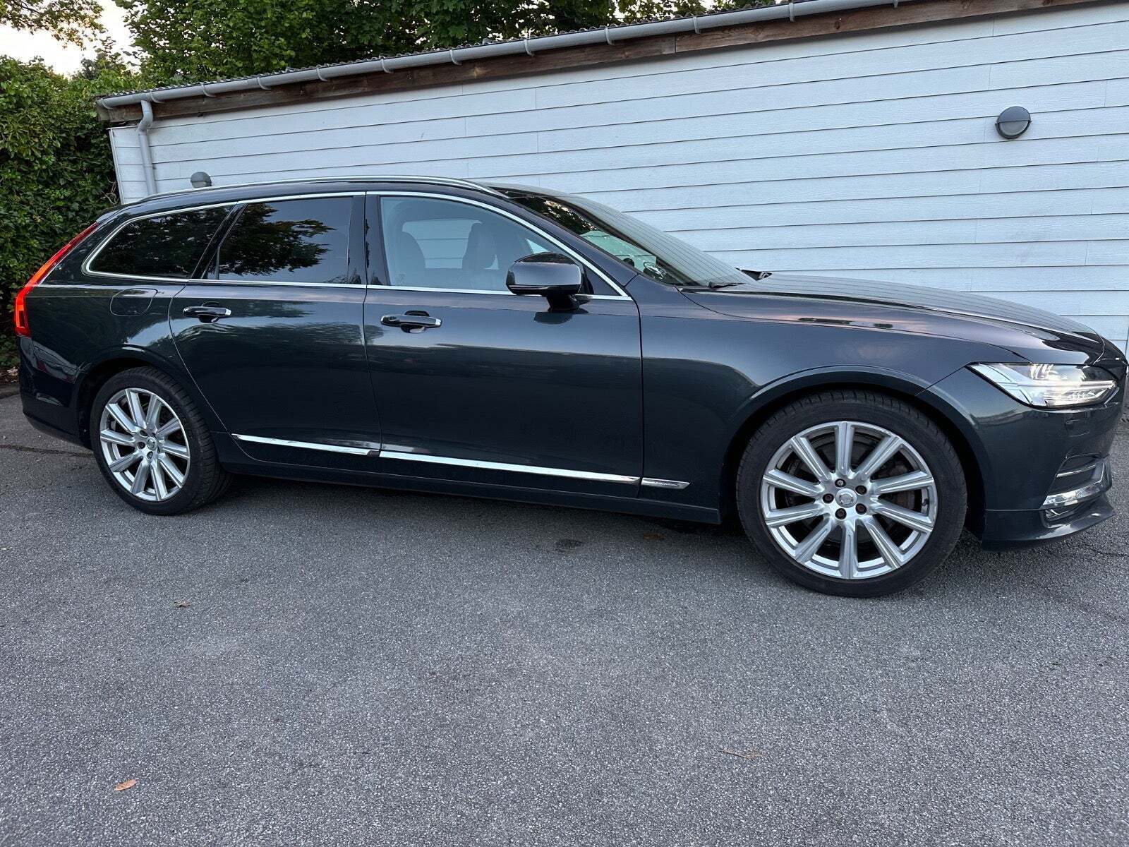 Grå Volvo V90 fra 2018