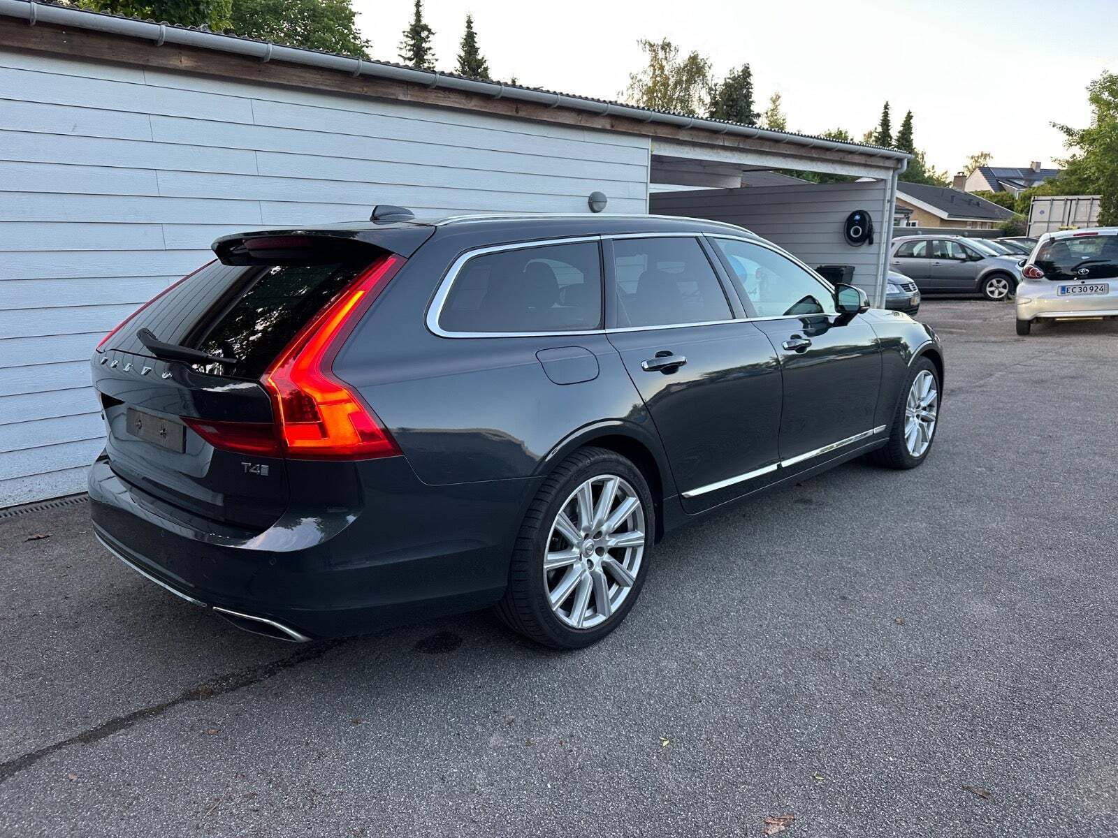 Grå Volvo V90 fra 2018