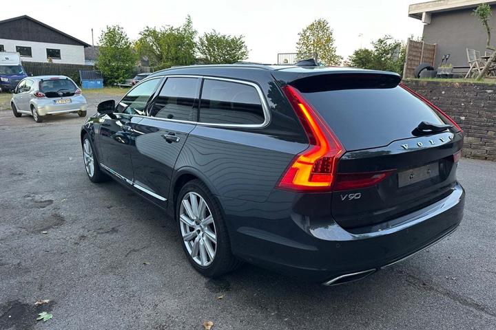 Grå Volvo V90 fra 2018