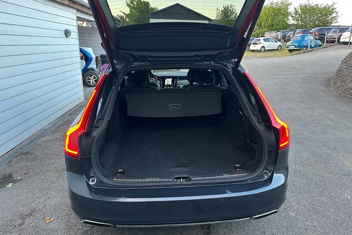 Grå Volvo V90 fra 2018