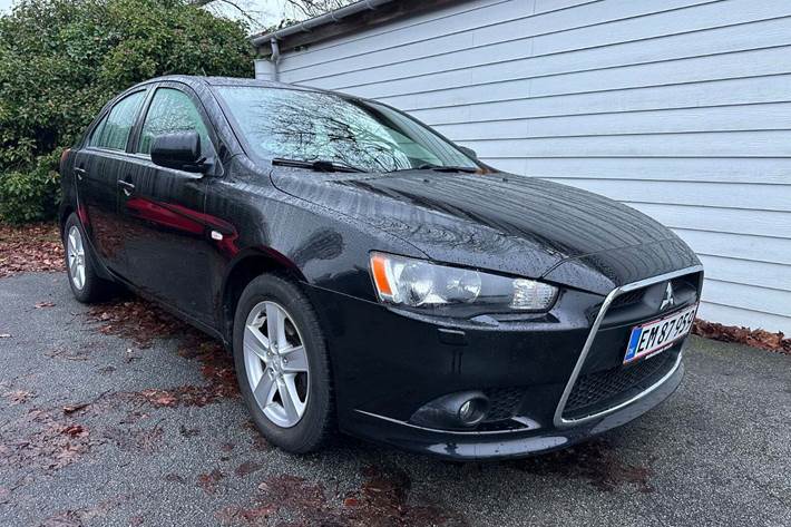 Sort Mitsubishi Lancer fra 2010