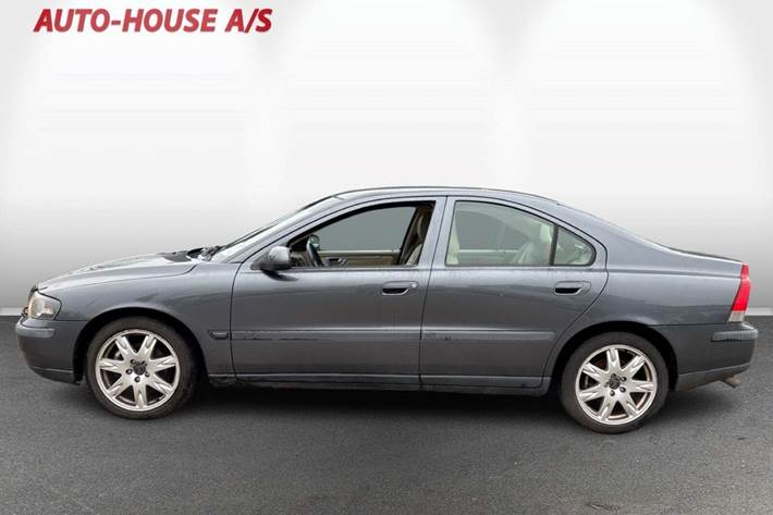 Grå Volvo S60 fra 2002