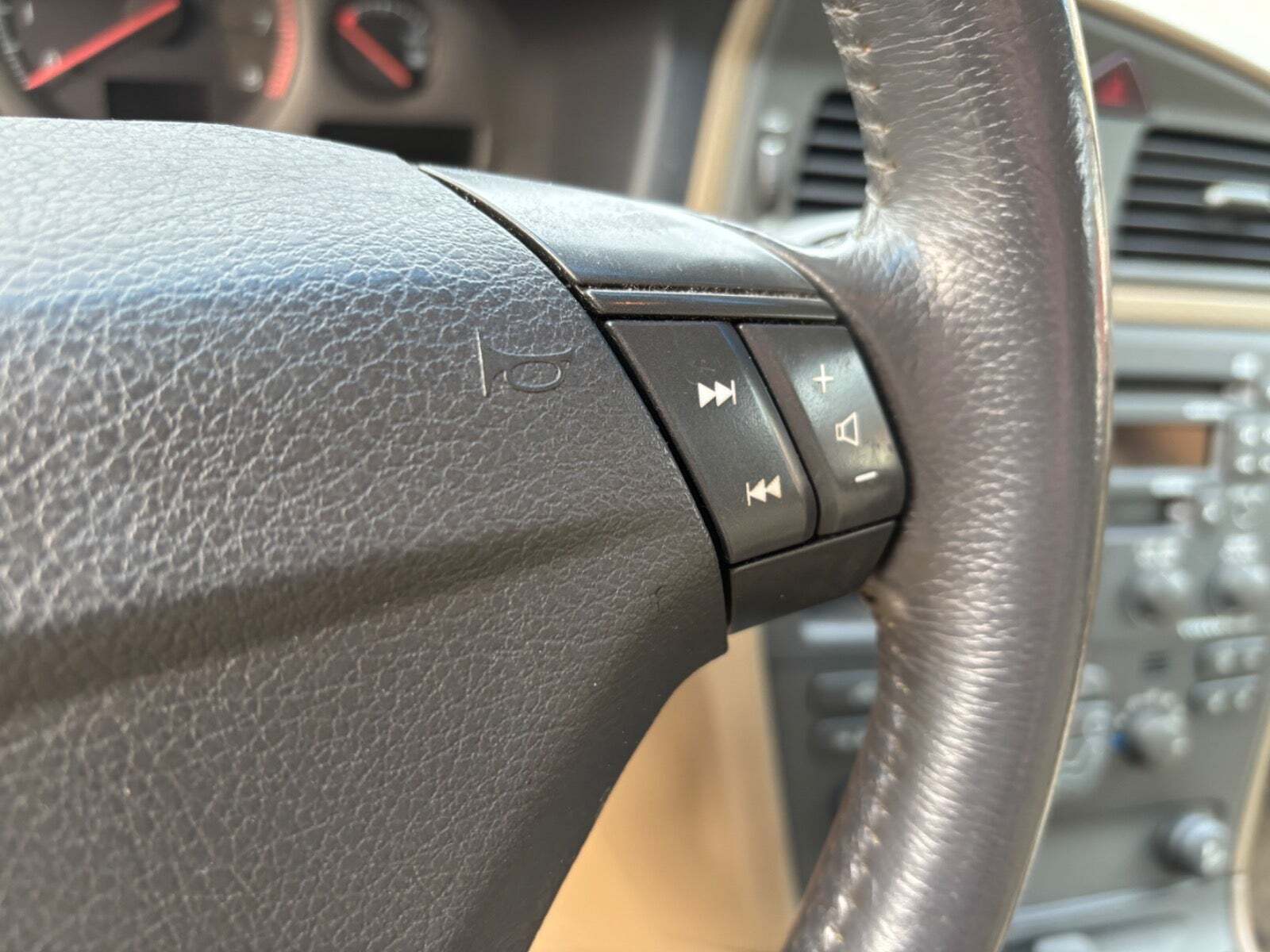 Grå Volvo S60 fra 2002