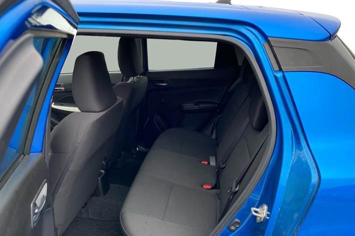 Blå Suzuki Swift fra 2022