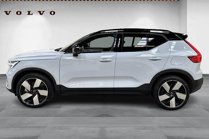 Blå Volvo EX40 fra 2025