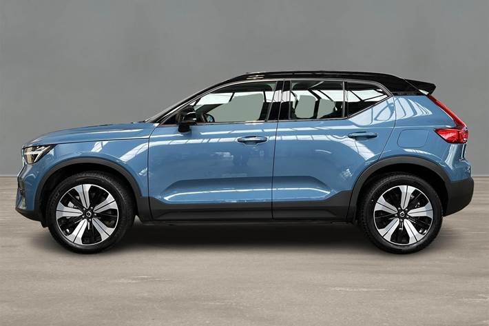 Blå Volvo XC40 fra 2023