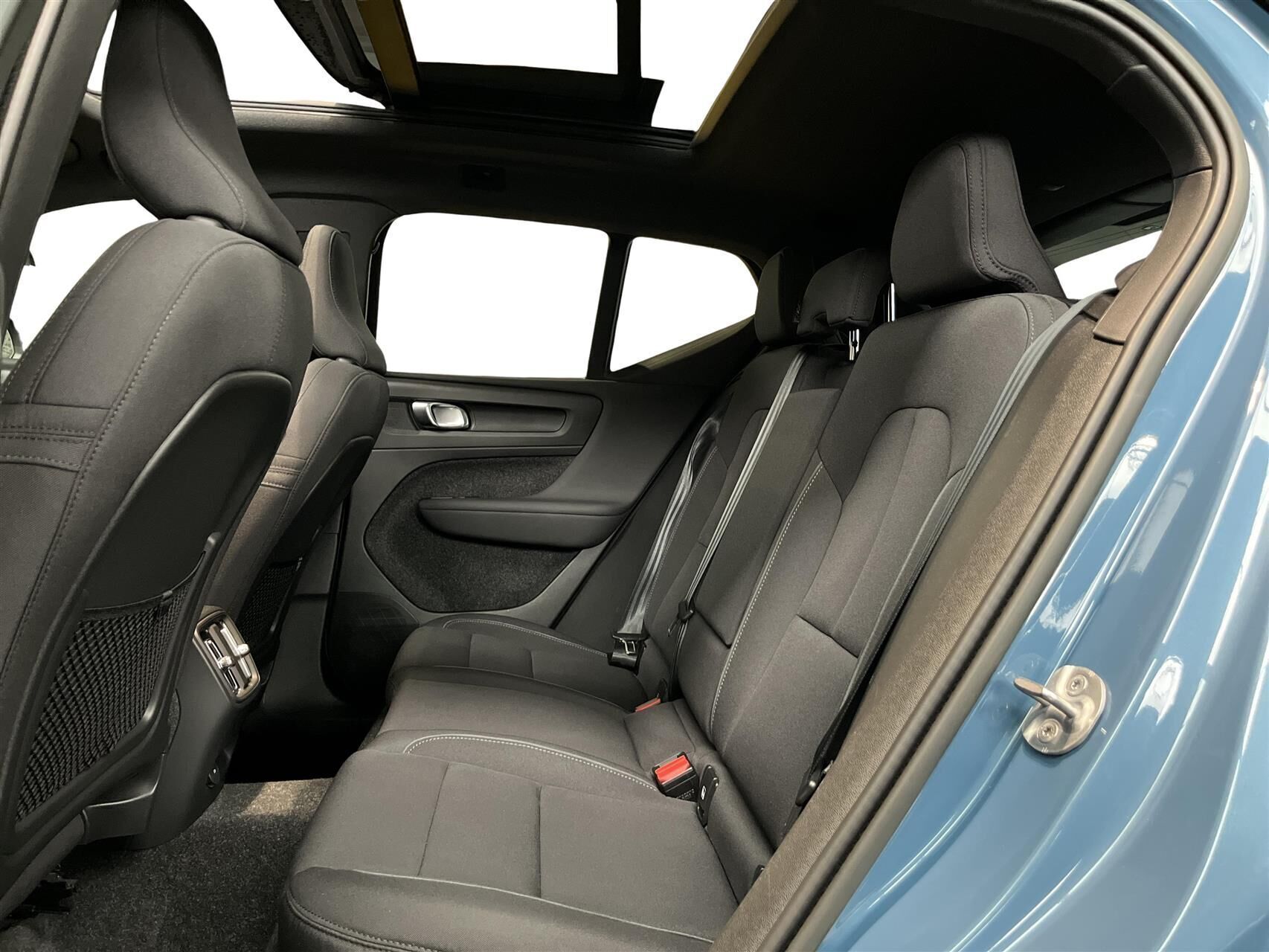 Blå Volvo XC40 fra 2023