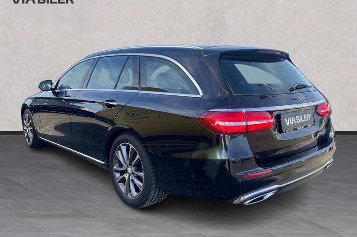 Sort Mercedes E220 d fra 2017