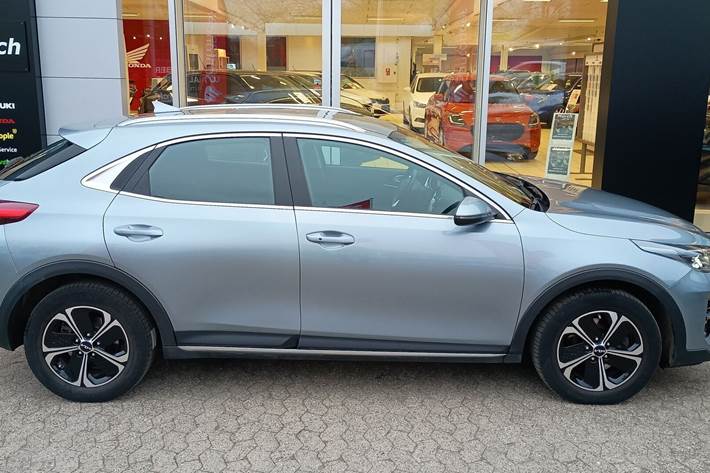 Sølv Kia XCeed fra 2021