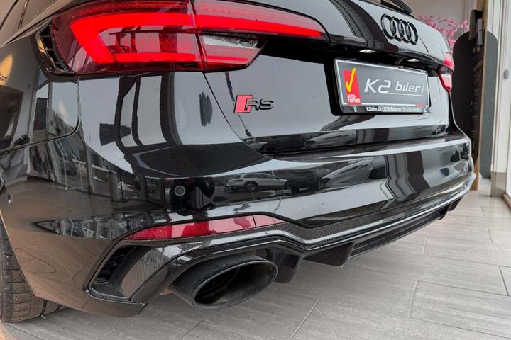 Sort Audi RS4 fra 2018 set udefra