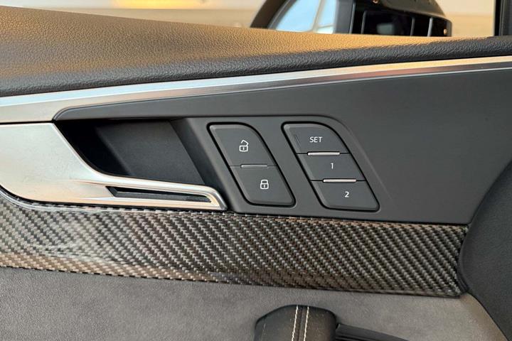 Sort Audi RS4 fra 2018