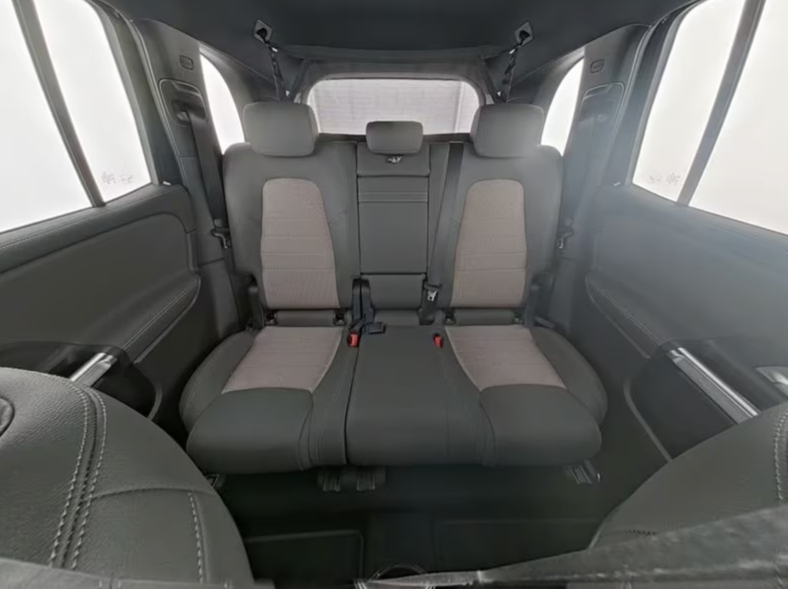 Sort Mercedes EQB250+ fra 2024