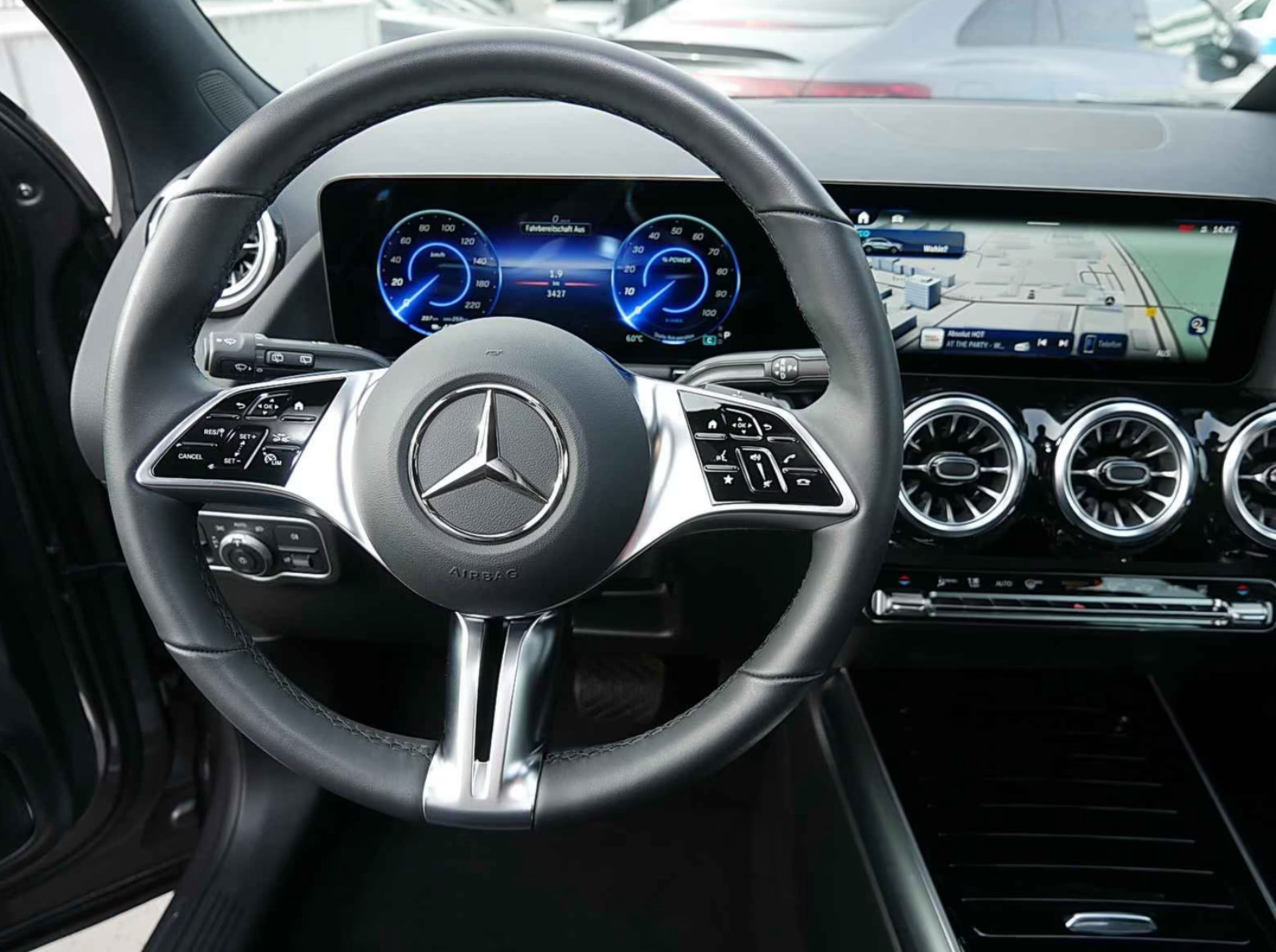 Grå Mercedes EQA250+ fra 2024