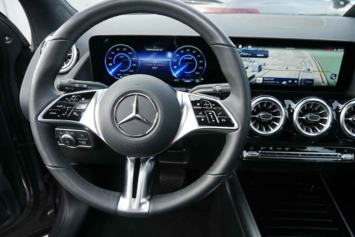 Grå Mercedes EQA250+ fra 2024