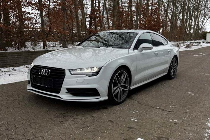 Hvid Audi A7 fra 2017 set udefra