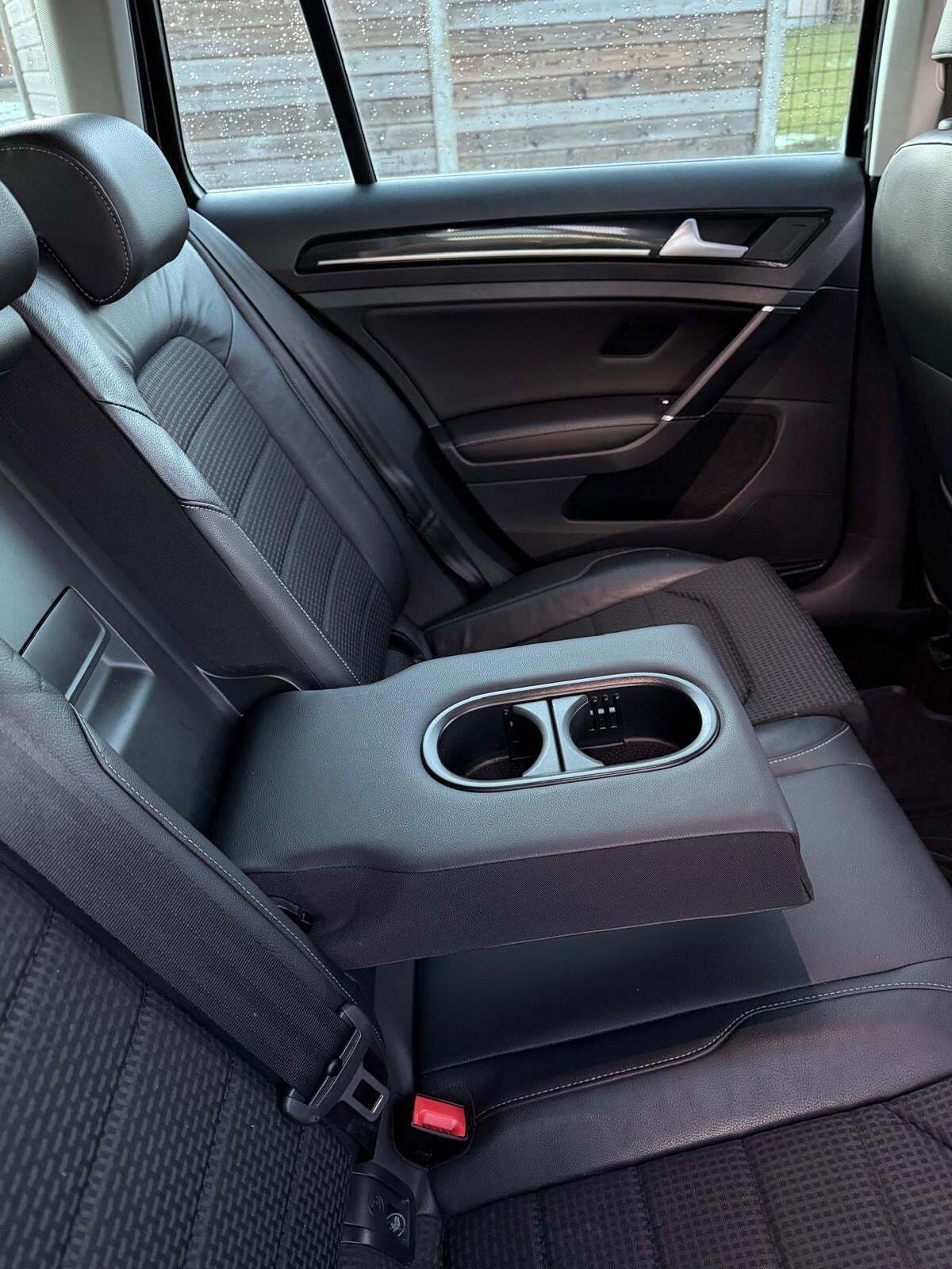 VW Golf VII 1,6 TDi 105 Highline Variant BMT