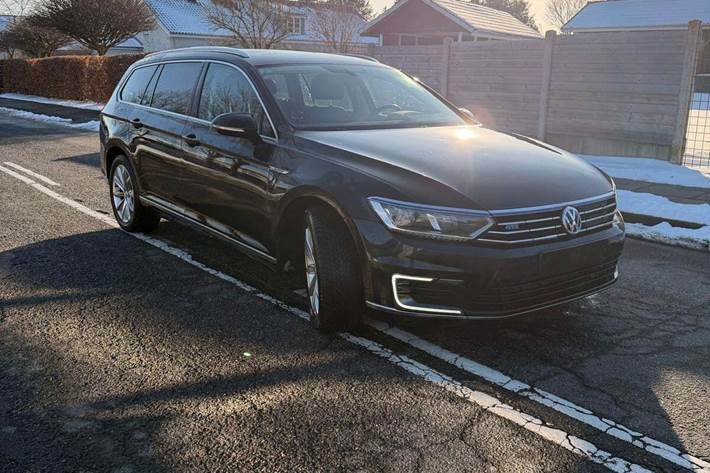 Sort VW Passat fra 2017