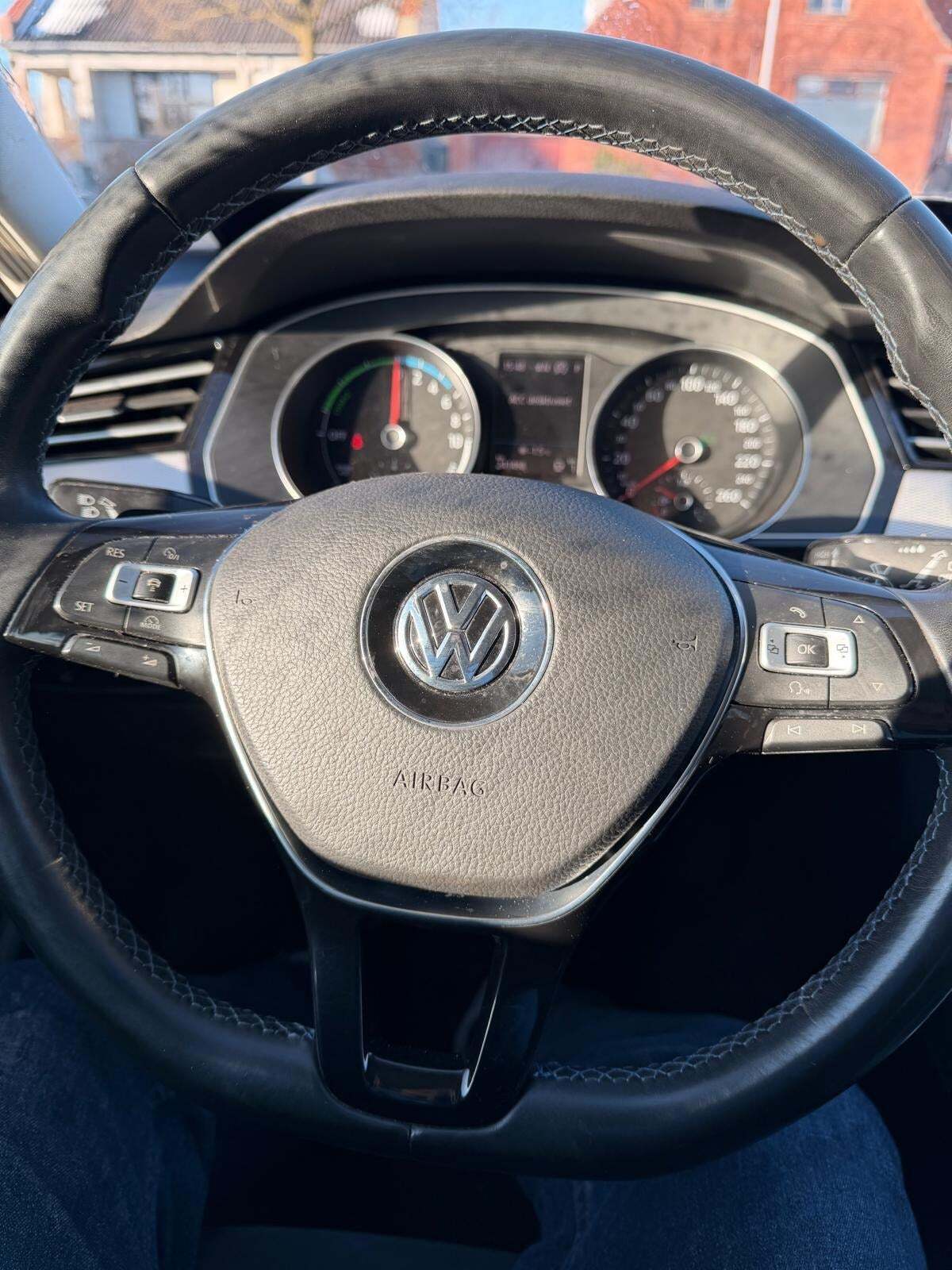 Sort VW Passat fra 2017