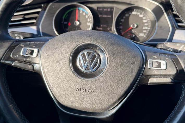 Sort VW Passat fra 2017