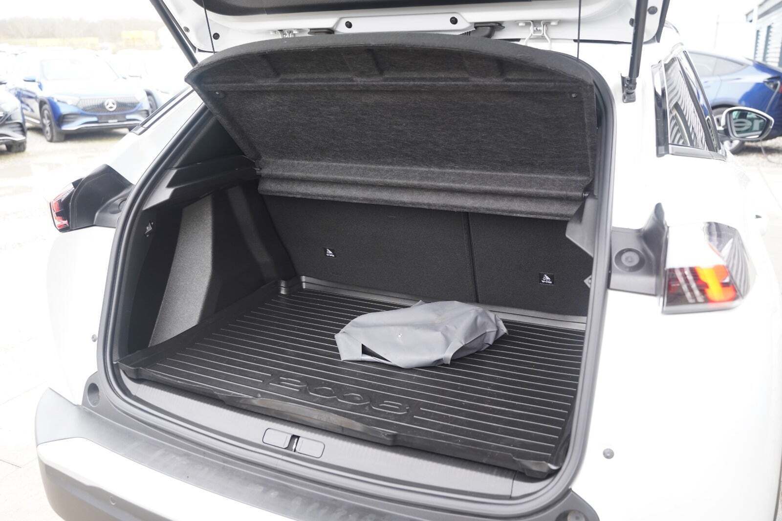 Hvid Peugeot 2008 fra 2021