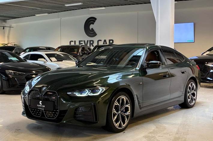 Grøn BMW i4 fra 2023 set udefra