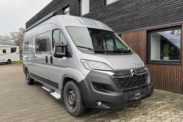 Grå Citroën Pössl fra 2023 set udefra