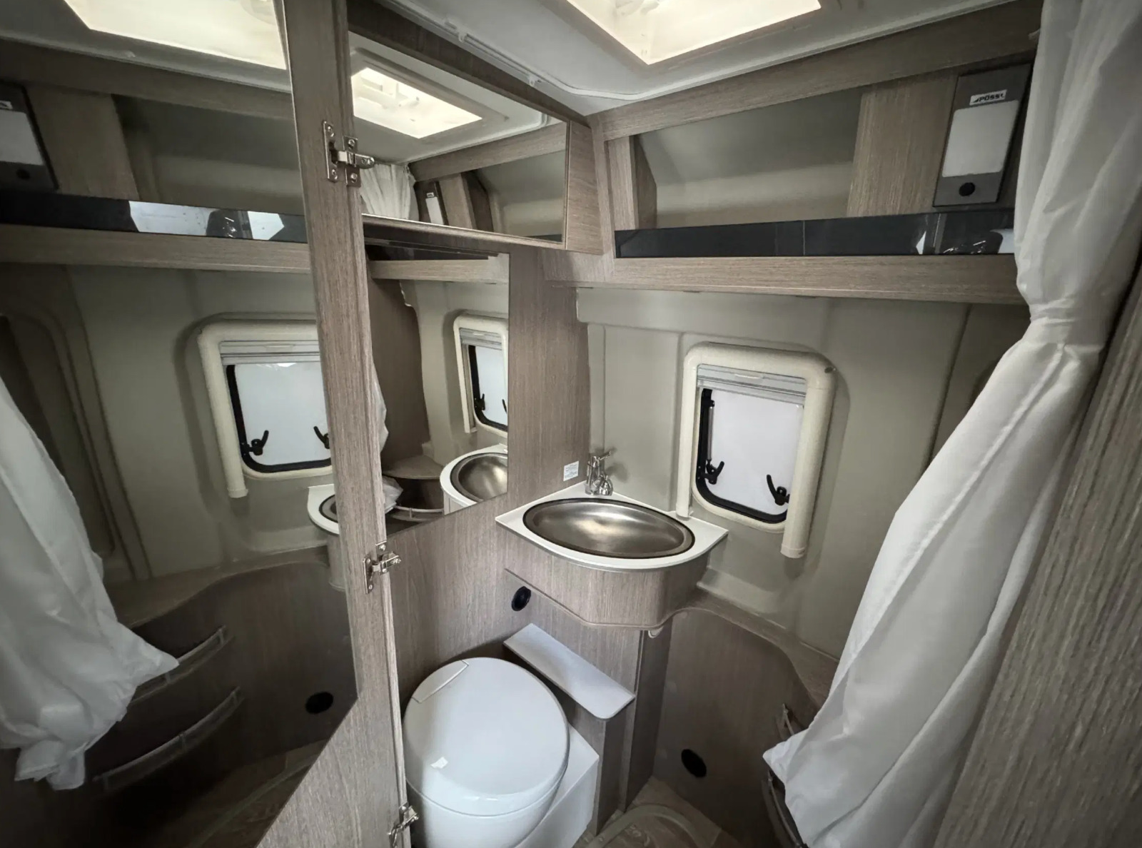 Grå Citroën Pössl fra 2023