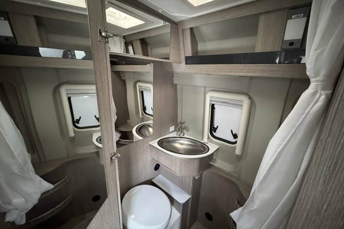 Grå Citroën Pössl fra 2023 set udefra