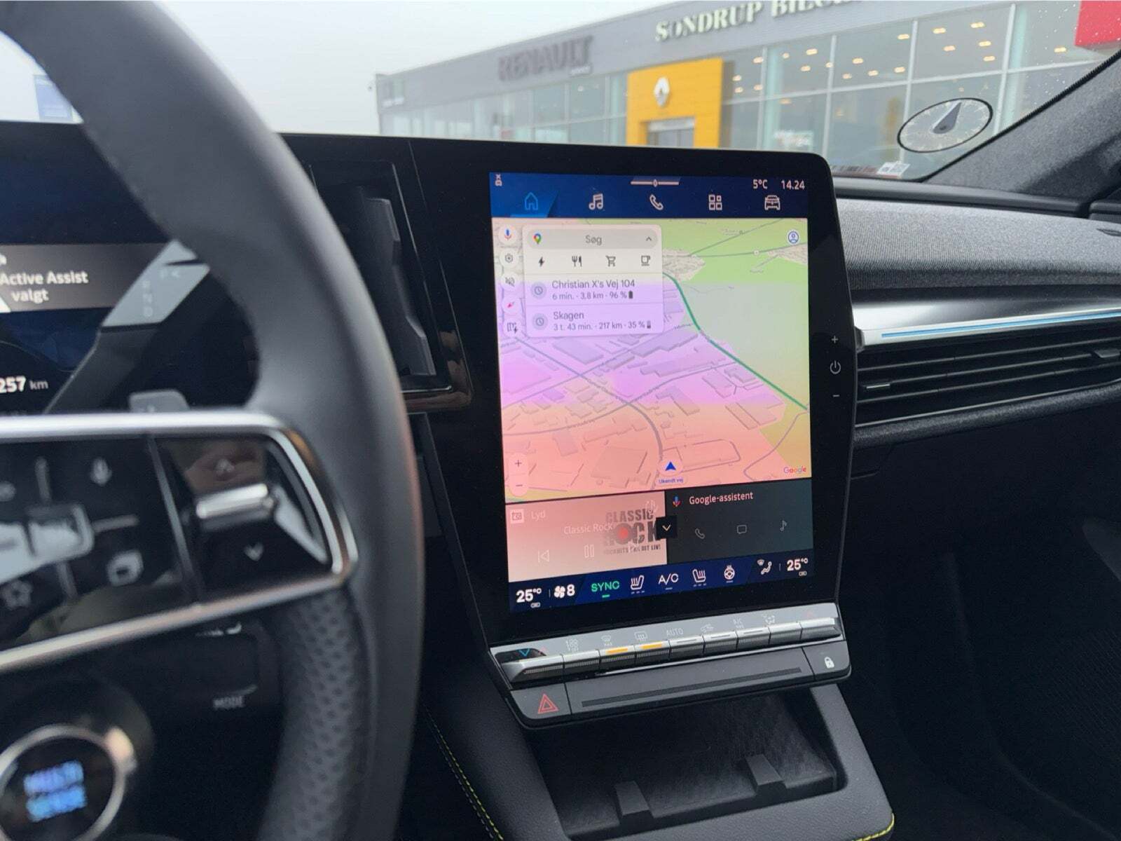 Rød Renault Scenic E-Tech fra 2025