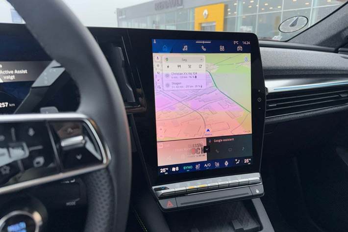 Rød Renault Scenic E-Tech fra 2025