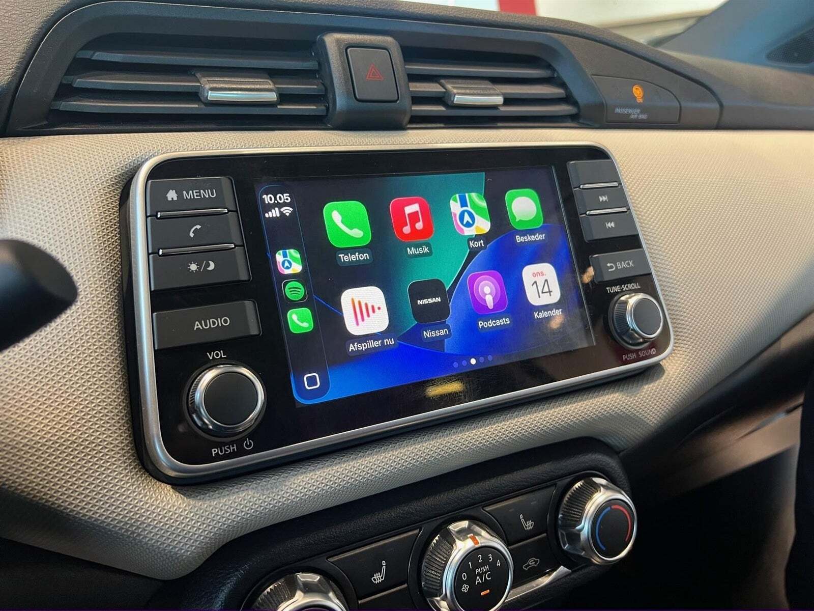 Rød Nissan Micra fra 2018