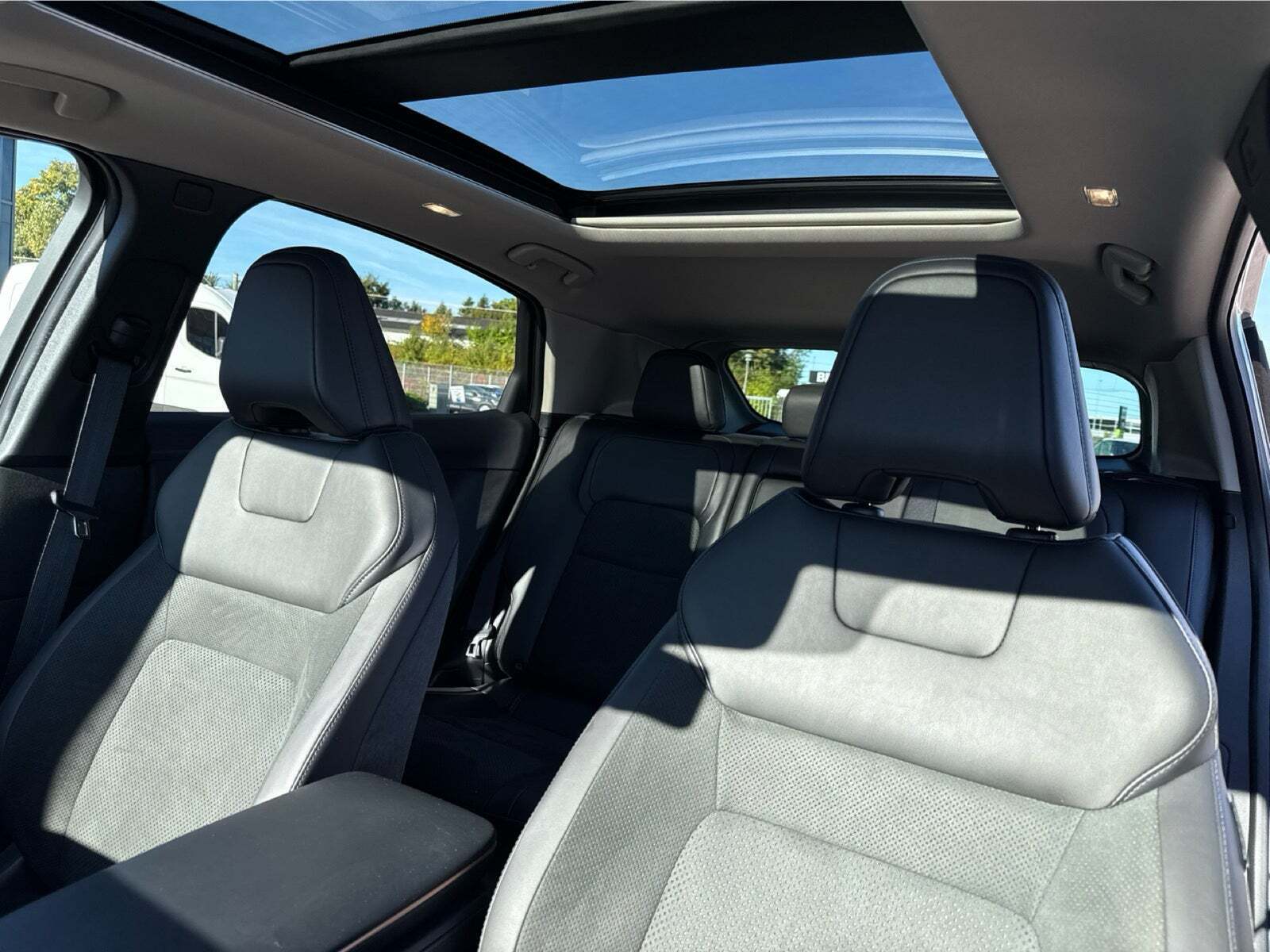 Sort Nissan Ariya fra 2023