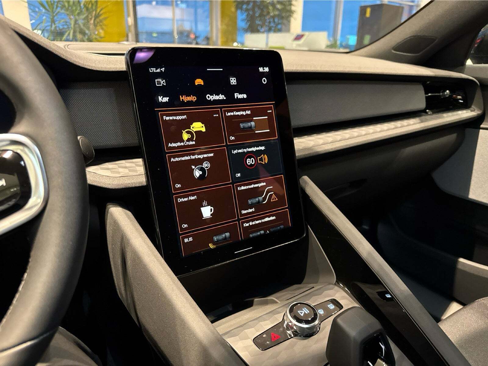 Sort Polestar 2 fra 2025