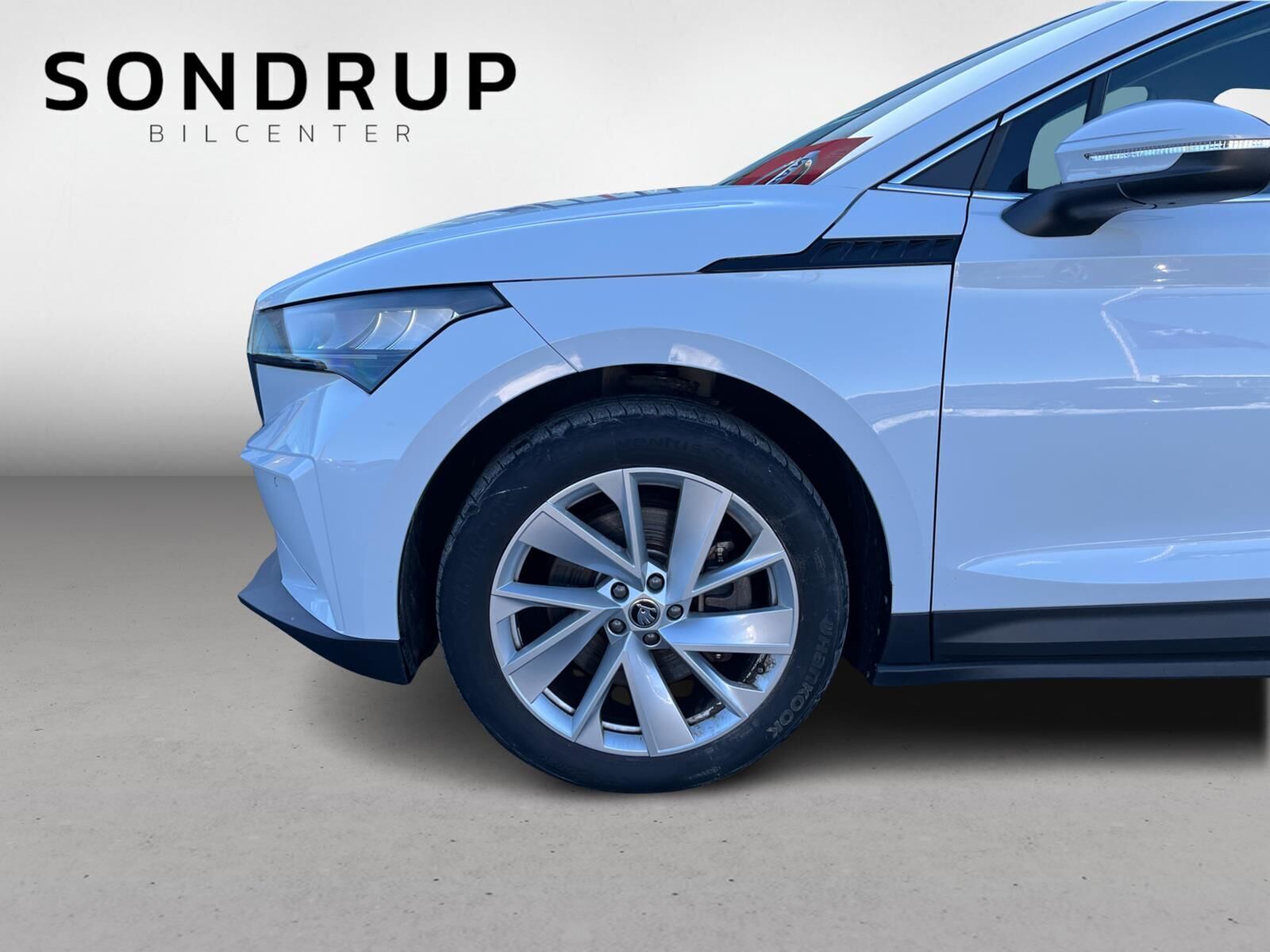Hvid Skoda Enyaq fra 2021