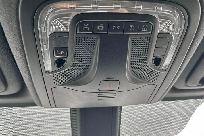 Hvid Mercedes Sprinter 317 fra 2024