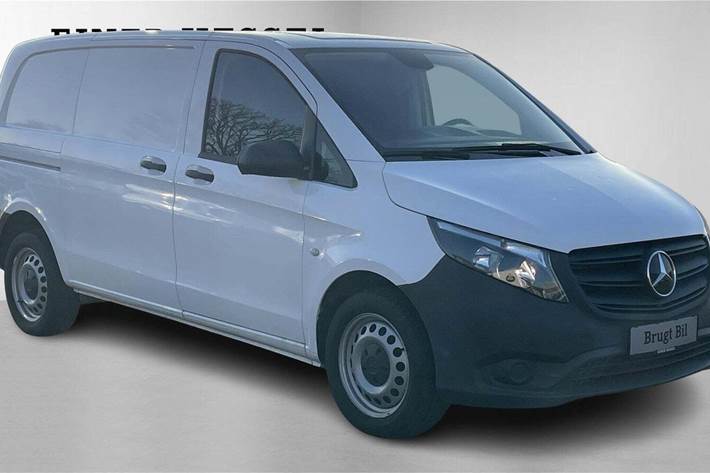 Hvid Mercedes Vito 114 fra 2023
