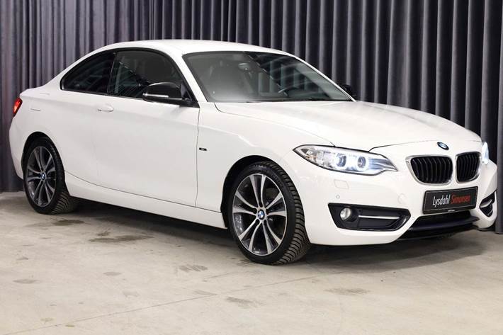 Hvid BMW 220i fra 2015